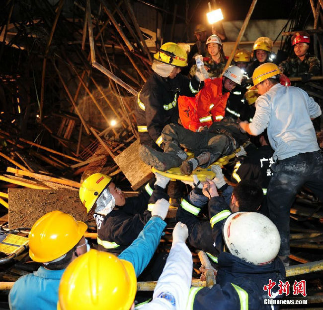 广东工地全套资料下载-广东云浮一在建筑工地发生坍塌