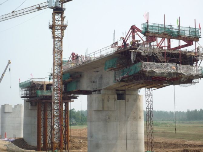 京沪高铁建设剪影——连续梁桥悬臂施工过程