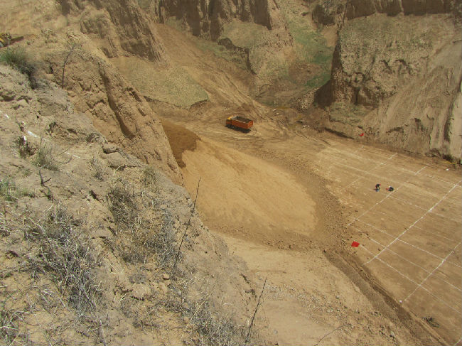 高速公路路基强夯施工现场