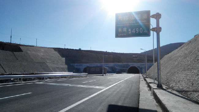 高速公路隧道洞门设计图资料下载-高速公路隧道洞门景观实录之一