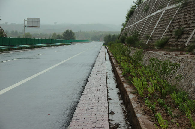 高速公路路基防护排水现场施工实录之五-IMG_1179.JPG