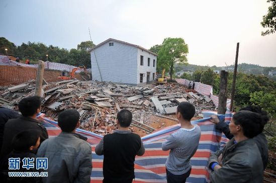 民宅施工图设计资料下载-长沙河西一在建民宅发生垮塌事故致2死8伤