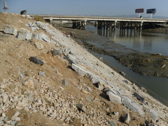 倒滤层和二片石垫层对地基基础的影响