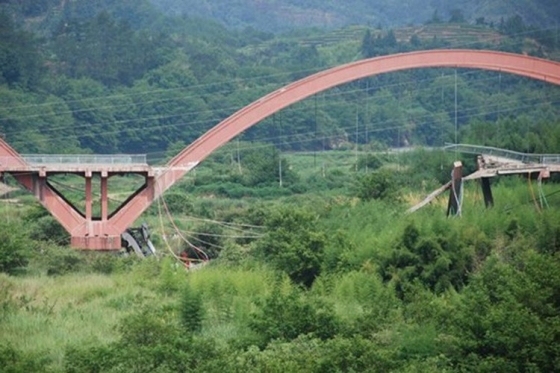 盘点近年中国重大桥梁垮塌事故（20图）  -14.福建武夷山市的武夷山公馆大桥.jpg