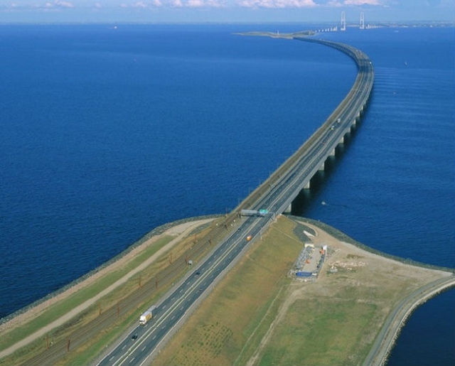 空中索桥资料下载-世界最复杂跨海工程--丹麦大贝尔特桥