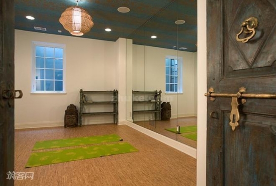 清新简洁的家庭瑜伽馆