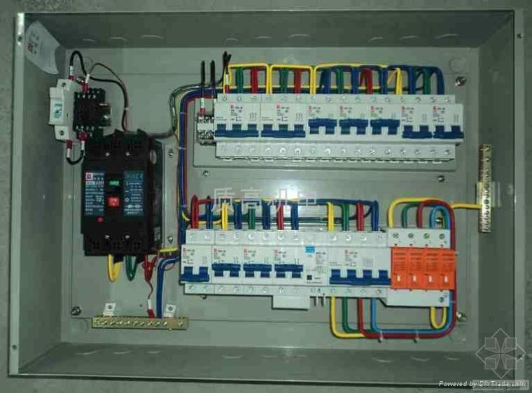 低压动态补偿柜资料下载-送电后，发现低压进线总柜电压只有200V？