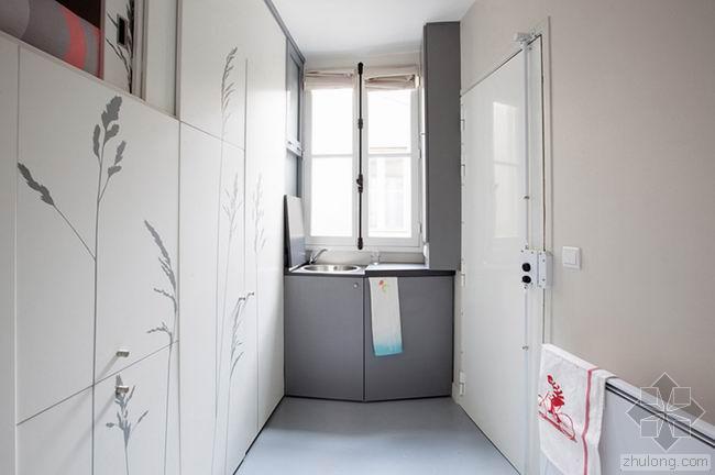 160平米一梯两户住宅资料下载-巴黎老城区8平米的全能住宅 / Kitoko Studio建筑师