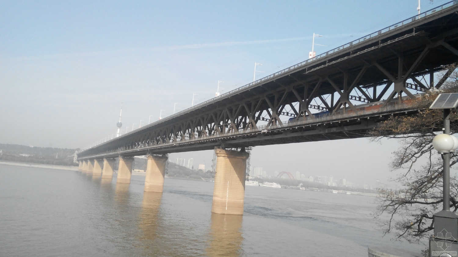武汉长江公路铁路两用大桥