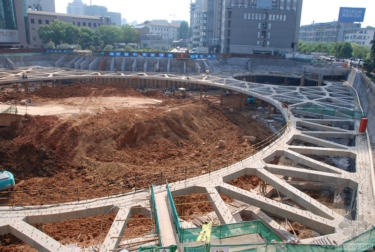 膨胀土大气影响深度确定资料下载-对膨胀土地区车站深基坑开挖及支护分析