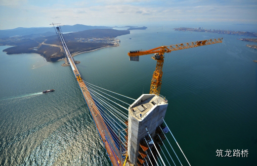 起重机照片资料下载-360度全方位观摩——海参崴跨海大桥施工现场