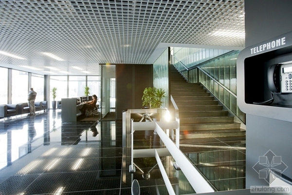 走廊式办公楼资料下载-格鲁吉亚：第比利斯的检察院办公楼