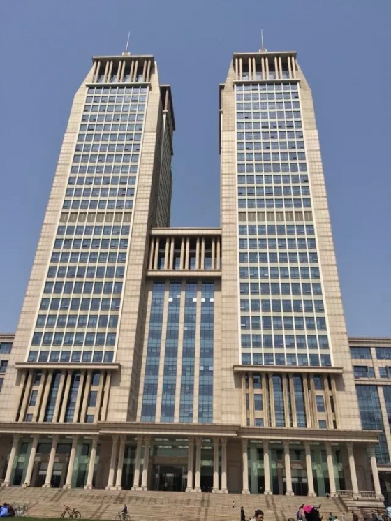 复旦大学的象征:双子楼.