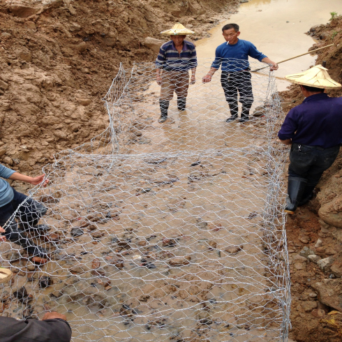格宾生态石笼网挡墙资料下载-格宾石笼在水利工程中的优势及运用