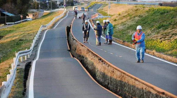 日本人呢建筑资料下载-怪不得大地震都震不坏：日本人是这样铺路的