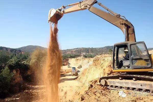 铁路渗沟资料下载-挖方路基施工技术标准化要点