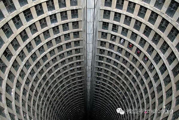 高层筒体公寓资料下载-非洲巨型筒体建筑 自杀者的天堂