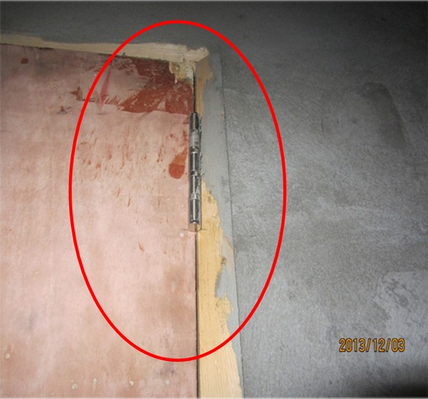 解决办法:后期施工中增加防火门包边,消除接触表面开裂隐患.