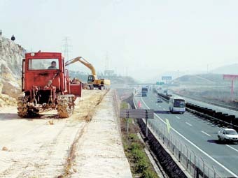 新旧路基拼接资料下载-公路路基拓宽拼接方案