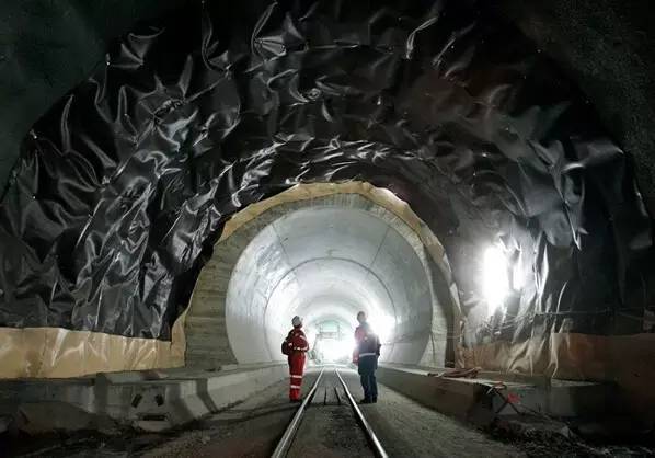 隧道施工图表资料下载-花费16年完工的世界最长隧道施工现场直击