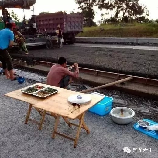 孤独建筑cad资料下载-哥在工地的寂寞，你不懂……