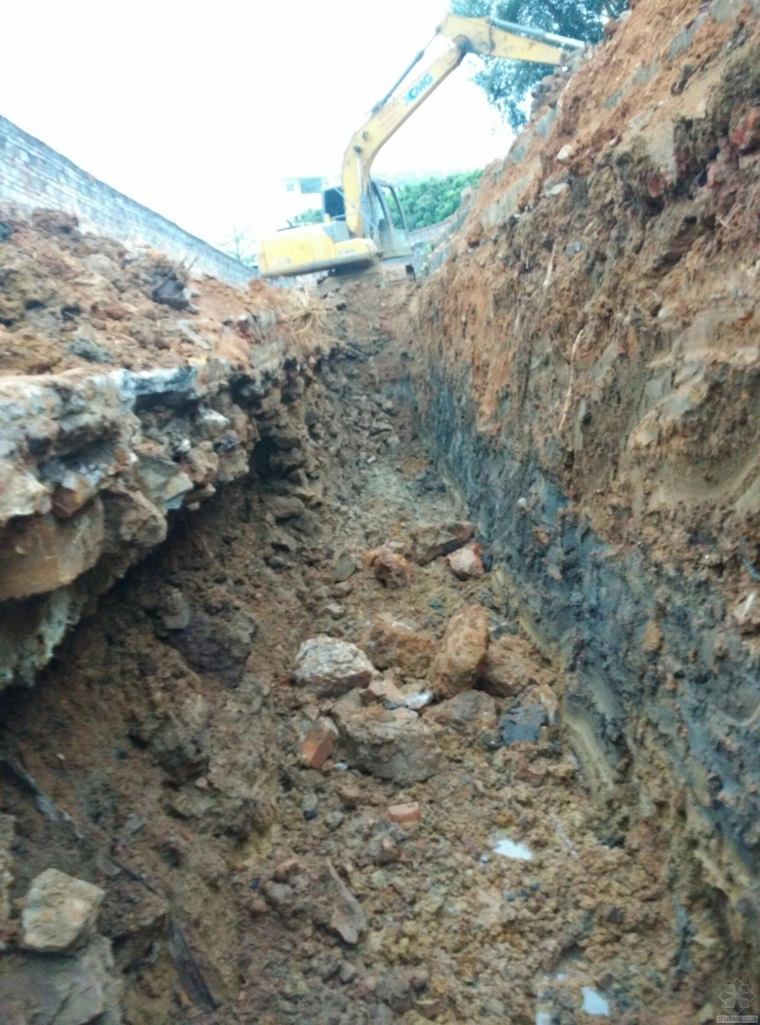 挡土墙基础资料下载-这个挡土墙基础有没有合理的施工方法？