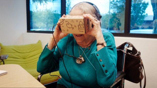 google山景城总部资料下载-97岁老人“未来”之旅对虚拟现实惊叹不已