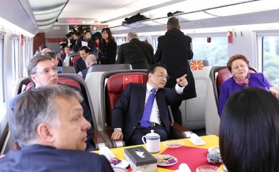 高压开关柜二次线路图视频讲解资料下载-史无前例：这么多领导人一起坐中国高铁！