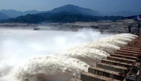 混凝土浇筑过程中下雨资料下载-水利工程中混凝土施工技术控制，真本事还得要好方法！