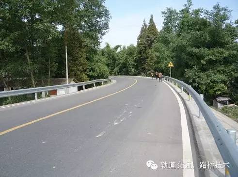 公路不均匀沉降资料下载-路桥过渡段产生不均匀沉降4大原因分析