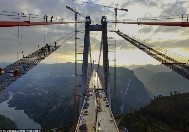最长的步行桥资料下载-奇迹工程将完工！外国人不得不承认：这才叫“中国制造”