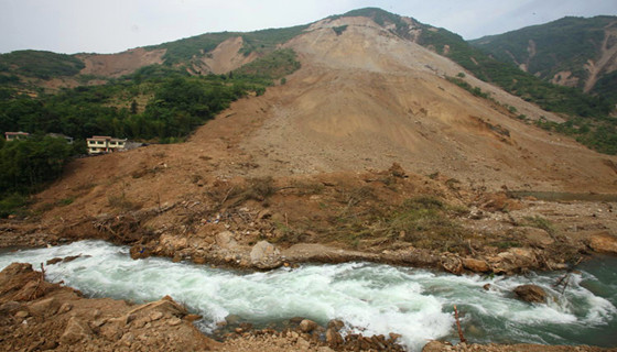 河道清淤工程施工规范资料下载-河道清淤工程中滑坡成因及应对措施