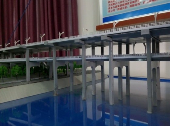 杨泗港长江大桥引桥实物模型-P50921-161139(1)