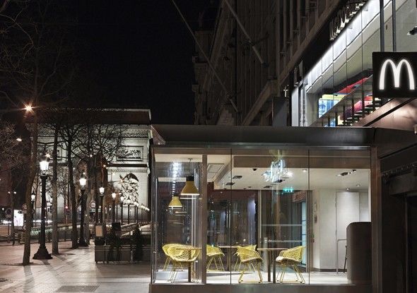 法国奢侈品概念店资料下载-坐在香榭丽舍大街旁吃麦当劳，是不是味道会变好？
