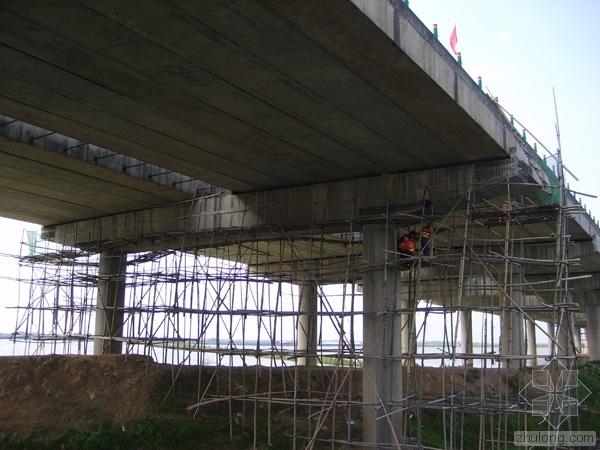 桥梁护栏吊篮资料下载-浅谈大秦线桥梁加固工程中的工艺改进