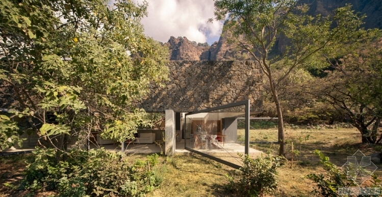 树林中的混凝土小屋资料下载-墨西哥热带景观中的小屋