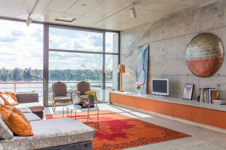 对立元素蛇型长廊艺术资料下载-瑞典：充满橙色元素的海边住宅