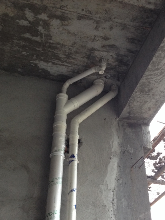 [提问]请教阳台排水这样安装正确吗?