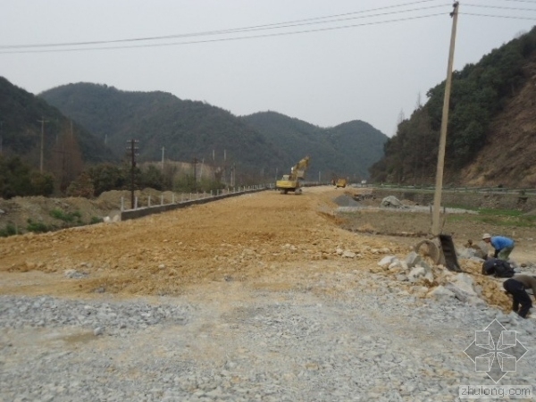 水泥粉煤灰碎石桩桩基检测资料下载-碎石注浆桩在高速公路软基中的应用