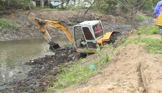 工地雾霾应对措施资料下载-河道清淤工程中滑坡成因及应对措施