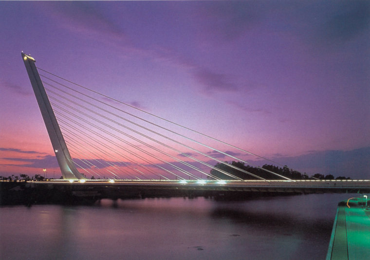 阿拉维纳设计的建筑资料下载-阿拉米罗大桥