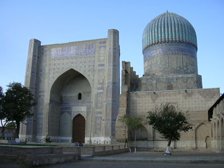 传统图案外壳的清真寺资料下载-萨马尔汗的大清真寺(Bibi Khanum Mosque)