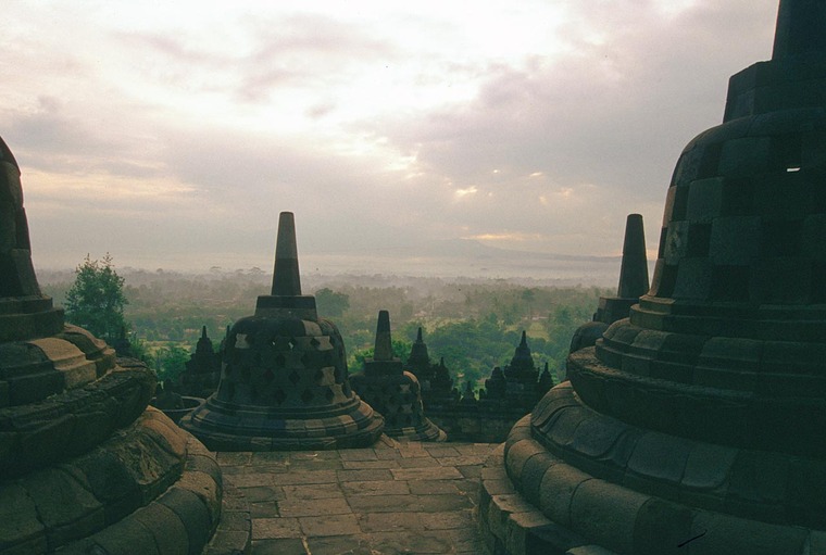 佛教主题装饰资料下载-婆罗浮屠佛塔(Borobudur)