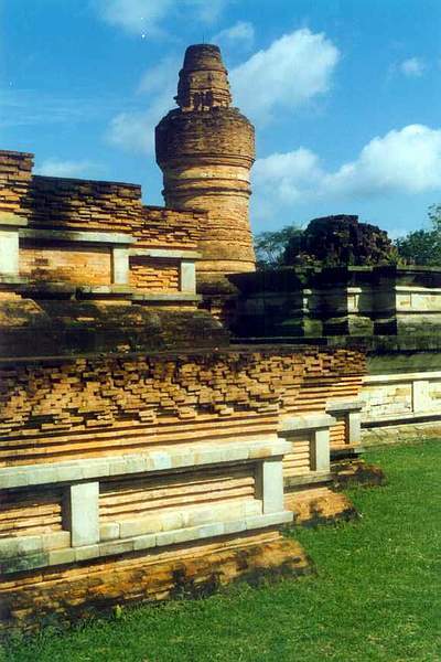 佛塔(STUPA)资料下载-马里盖佛塔(Maligai Stupa，sumatra)