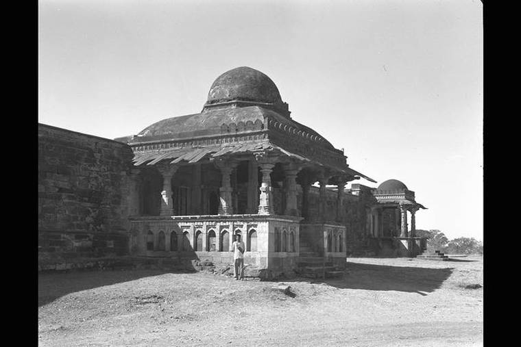 伊斯兰清真寺建筑方案资料下载-达尔的清真寺(Lat Masjid,Dhar)