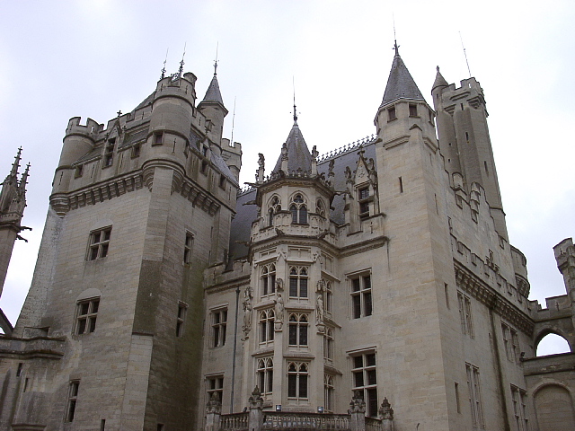 皮埃尔丰城堡(chateau de pierrefonds)