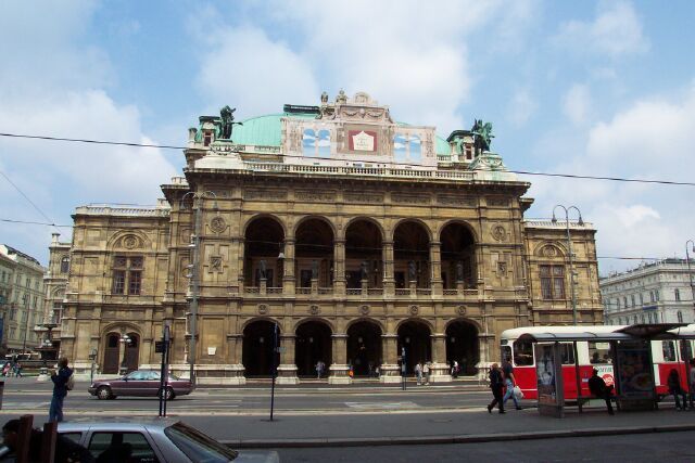 挪威国家歌剧院和芭蕾舞团资料下载-國家歌劇院(Opera House, 或Staasoper)