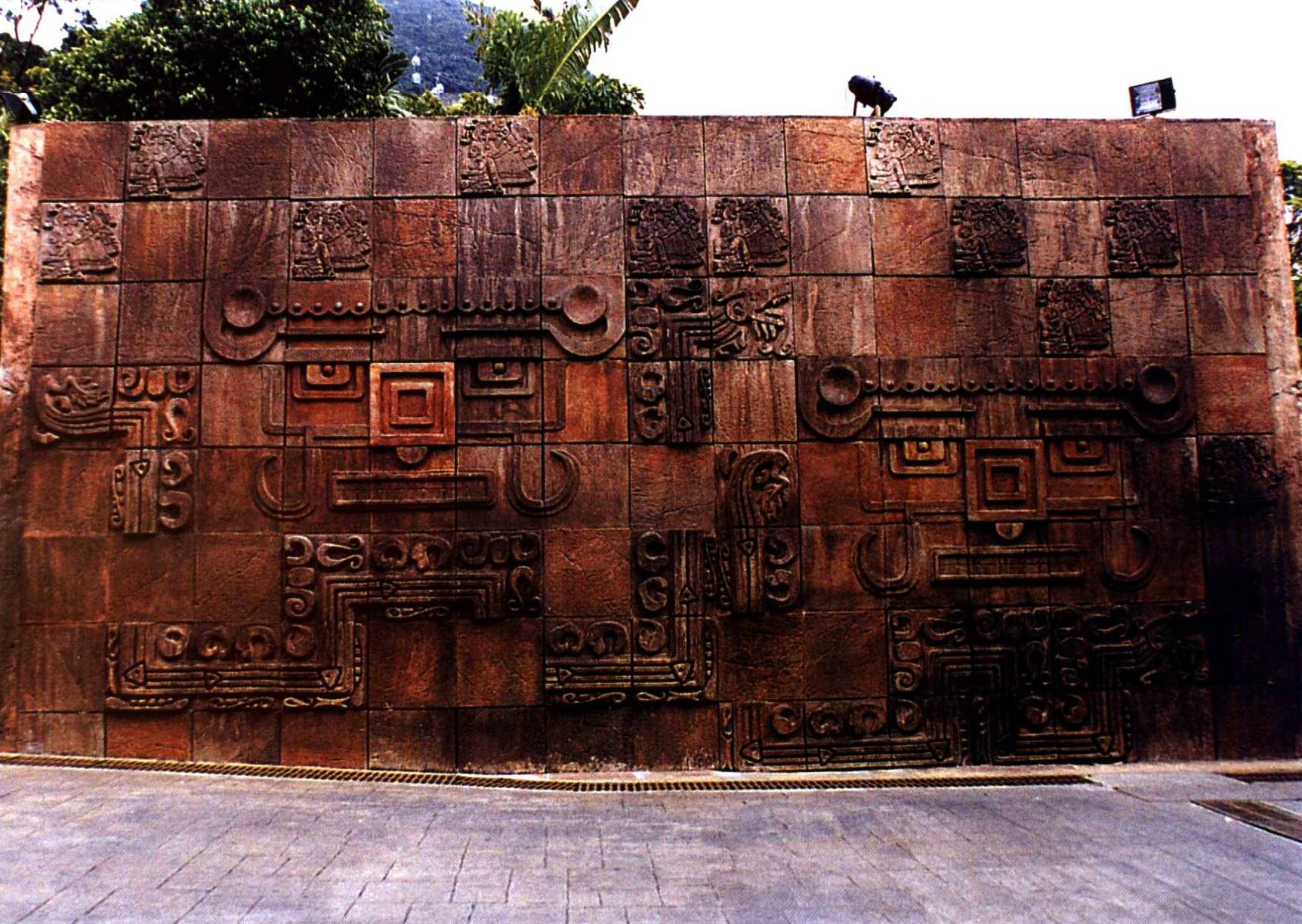 浮雕装饰的墙面