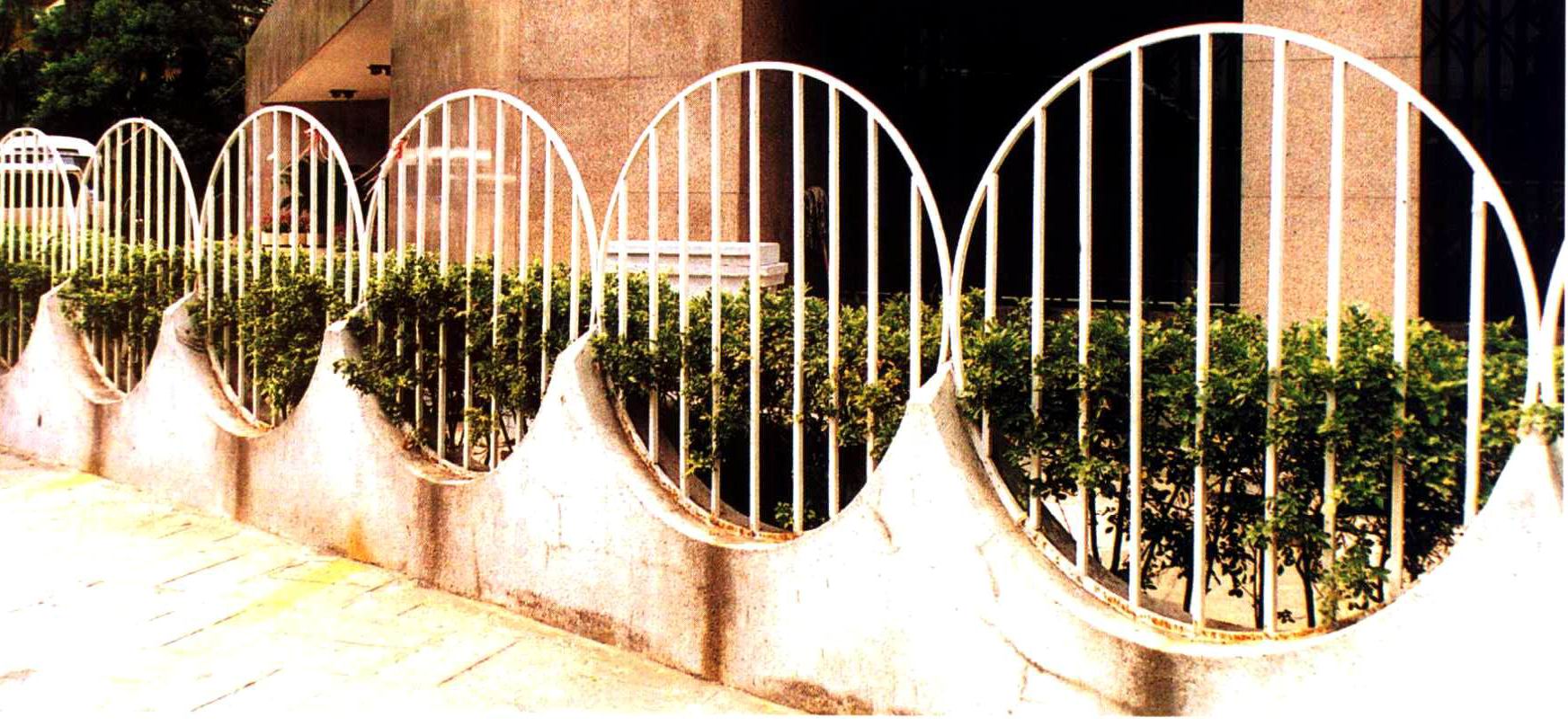 圆型及直线组成的围墙