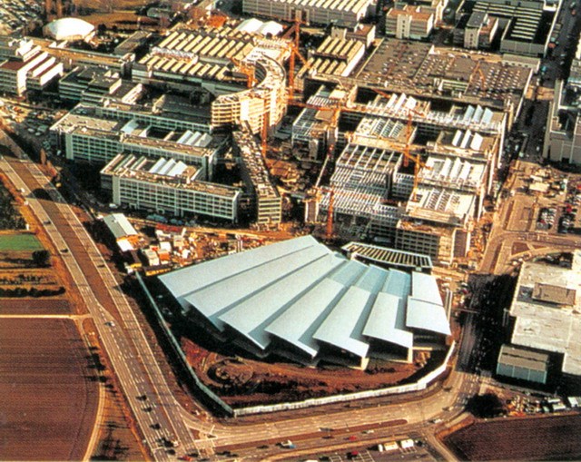 德国梅赛德斯奔驰中心资料下载-奔驰设计中心